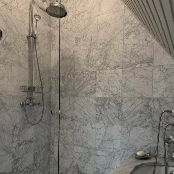 Bianco Carrara C – Marmor/kalksten – marmor duschvagg